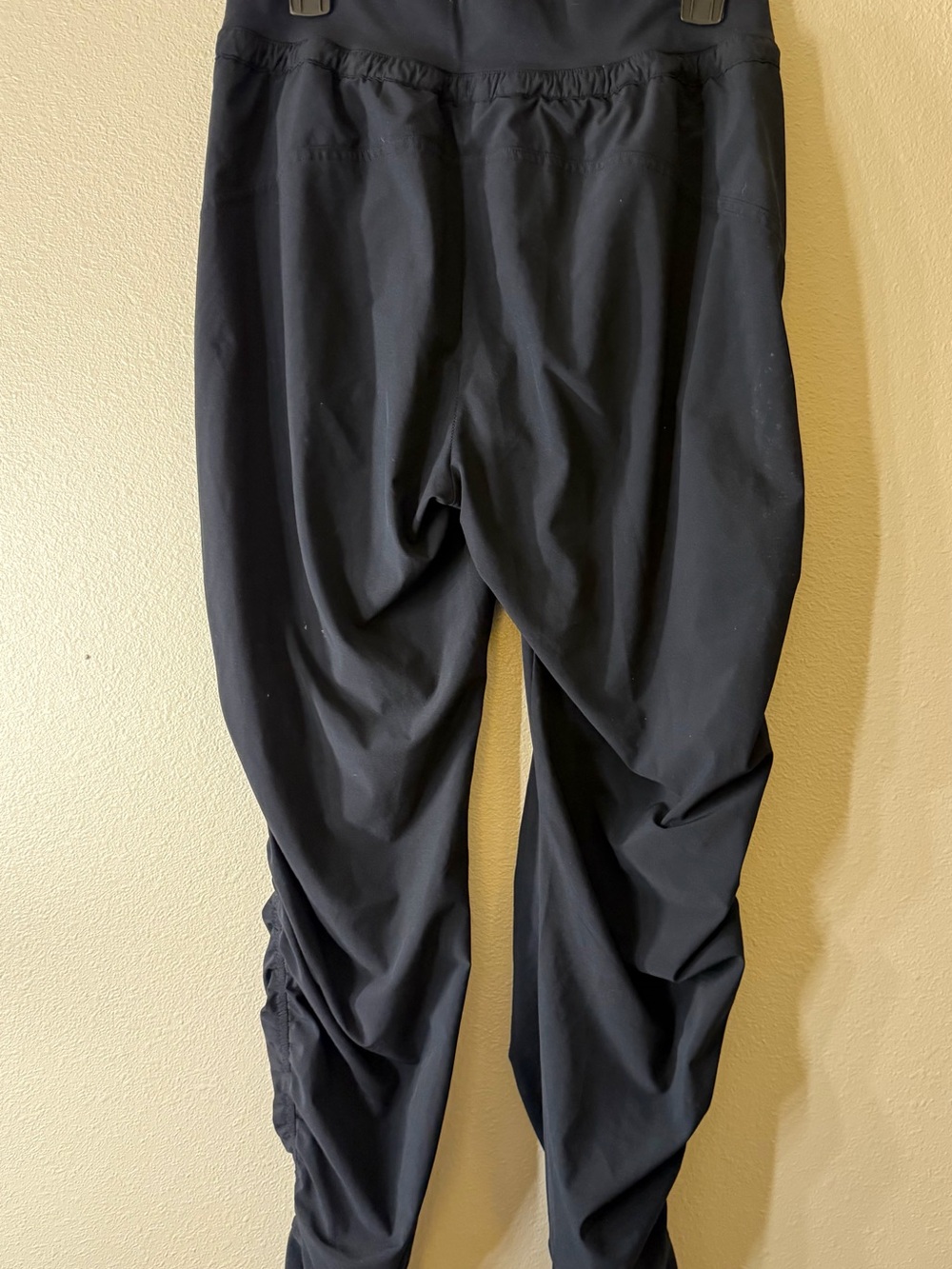 Athleta Attitude Pant Joggers Black Size 4 Lightweight Athletic Pants - Picture 3 of 4